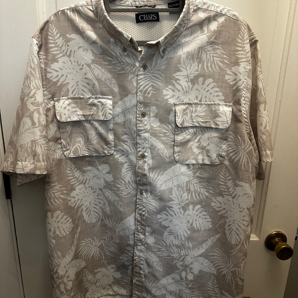 Cool comfort in this Chaps Beige White  Tropical Print Shirt.